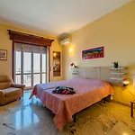شقة Guesthost - La Terrazza Di Siracusa - Roomy And Bright Flat سيراكوزا