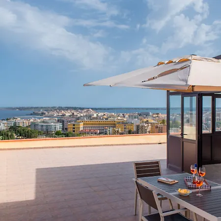 Guesthost - La Terrazza Di Siracusa - Roomy And Bright Flat * سيراكوزا